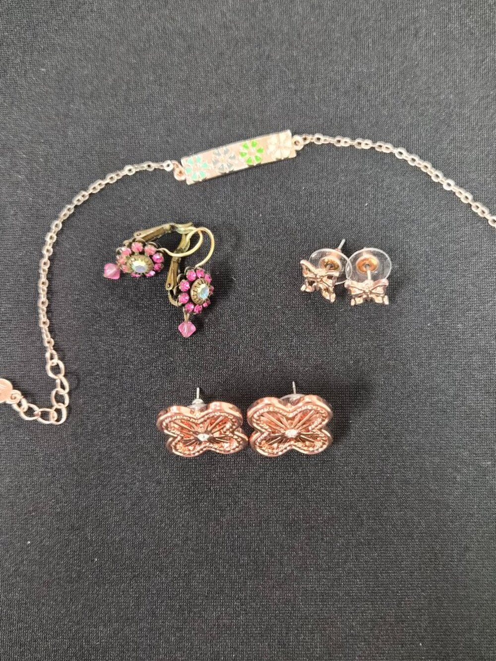 Set of gold tone costume jewelry with flower designs 1 bracelet 3 pairs earrings